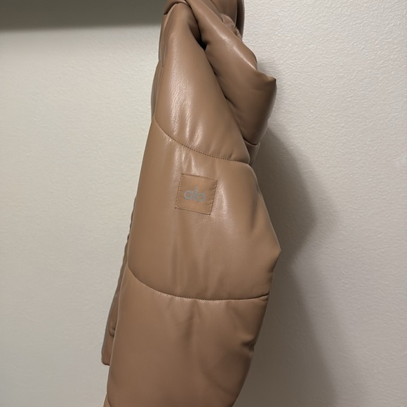 ALO Yoga Faux Leather Boss Puffer Jacket, Toasted Almond Sz XS NWT PRICE FIRM - Picture 16 of 16